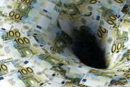Φόροι: Ποια «κουστούμια» ράβουν κυβέρνηση και δανειστές 