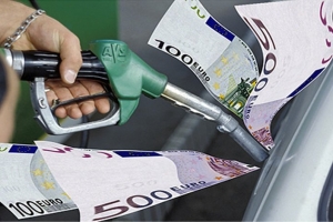 Πλαφόν στα καύσιμα μετά τα «τρελά» κέρδη που βγήκαν από τον ΕΦΚ