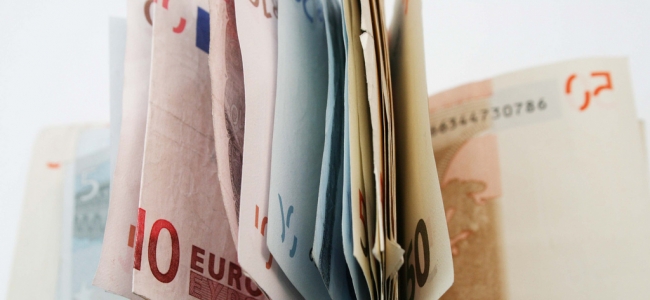 Picture 0 for Μόνο μέσω τραπεζών οι συναλλαγές άνω των 1500 ευρώ από το 2011