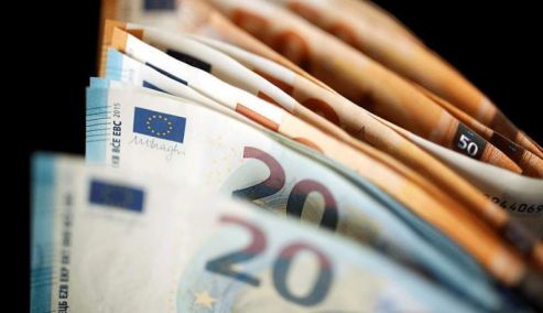Picture 0 for Κάτω από το επίπεδο αξιοπρεπούς διαβίωσης o κατώτατος μισθός