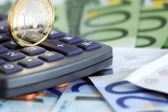 Σε λογαριασμούς, ενοίκια και φόρους το 70% του μηνιαίου εισοδήματος