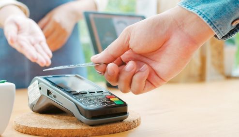Picture 0 for Υποχρεωτικά τα POS σε ταξί, ντελίβερι και επιχειρήσεις που χρησιμοποιούν μετρητά - Τι αλλάζει