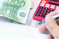 Οι φορολογικές υποχρεώσεις του Αυγούστου και το επίδομα 150 ευρώ στους νέους