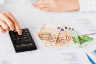 Ελεύθεροι επαγγελματίες: Ποιοι θα πληρώσουν περισσότερα - Ποιοι θα χάσουν επιδόματα
