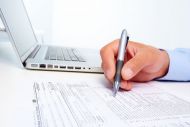 Ελεύθεροι επαγγελματίες: Η παγίδα για όσους αμφισβητήσουν τον τεκμαρτό φόρο