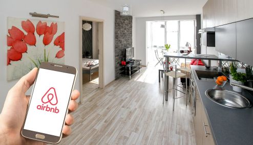 Picture 0 for Πώς κινούνται φέτος το καλοκαίρι τα Airbnb: Στο τοπ 5 των ακριβότερων ευρωπαϊκών αγορών η Ελλάδα