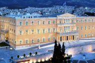 Στη Βουλή ο νέος Προϋπολογισμός με νέες παροχές και μηδενικά ελλείμματα