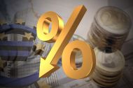 Επιτόκια: Πιθανές τρεις έως τέσσερις μειώσεις το 2025 – Οι κίνδυνοι λόγω Τραμπ και Κίνας