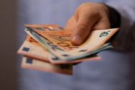 Κατώτατος μισθός: Αυξήσεις από 3,5% έως 5% προτείνουν οι κοινωνικοί εταίροι - Ξεκινά η διαβούλευση