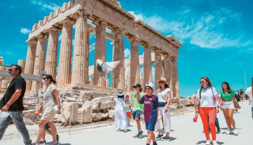  ΤτΕ: Πάνω από €13,5 δισ. οι τουριστικές εισπράξεις στο επτάμηνο – Άλμα 12%