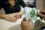 Στη μέγγενη του μνημονίου και τα κοινωνικά επιδόματα