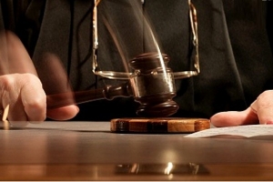 Οι δικαστικοί χάνουν το αφορολόγητο επιδομάτων