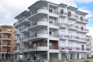 Πώς θα καλυφθεί η τρύπα στα έσοδα από τη μείωση στο χαράτσι