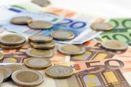 «Παγώνει» τις επιστροφές φόρων το υπουργείο Οικονομικών