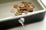 «Αδεια ταμεία» για τη νέα ηγεσία του ΥΠΟΙΚ 